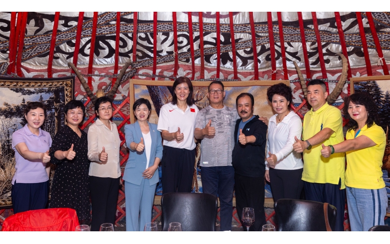 国家女排主教练郎平参观园区